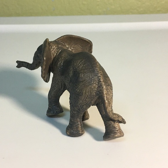 Retired Schleich Baby Elephant Figure - Picture 5 of 8